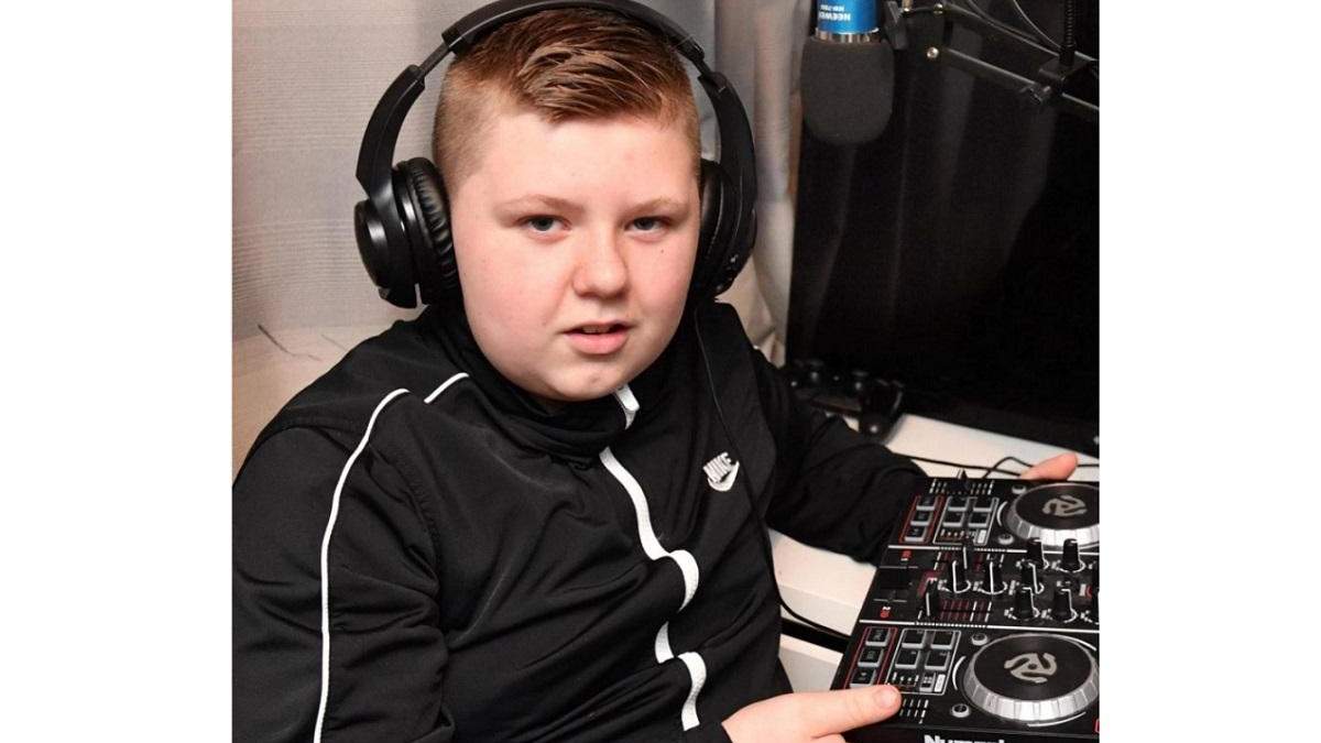 12-летний мальчик провел дискотеку в школьном туалете 12-летний мальчик провел дискотеку в школьном туалете