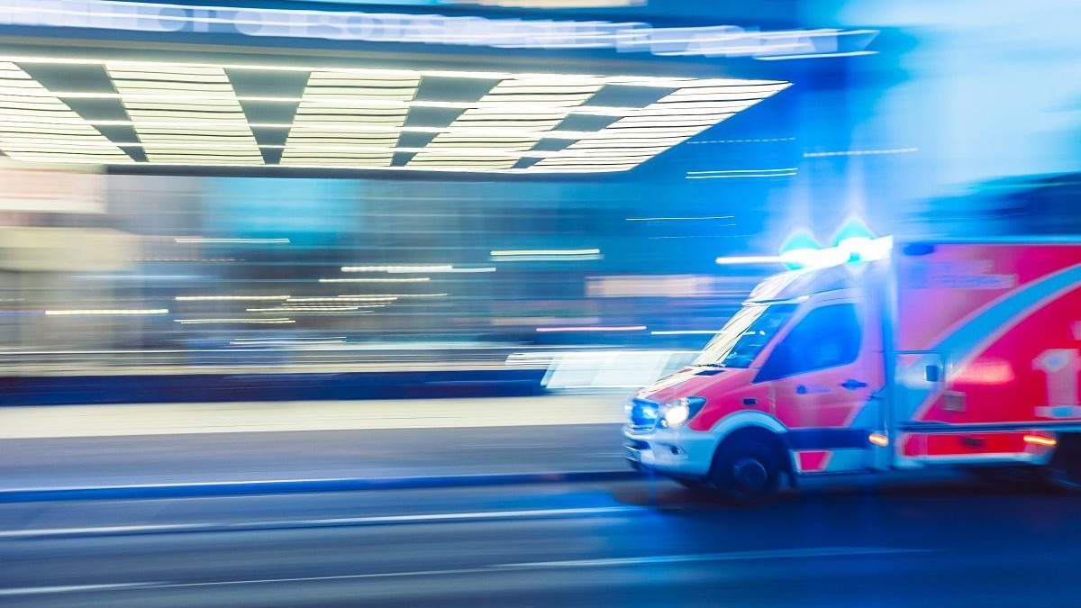 Розполохують наркоторговців: нееаполітанська мафія заборонила "швидким" використовувати сирени Розполохують наркоторговців: нееаполітанська мафія заборонила "швидким" використовувати сирени