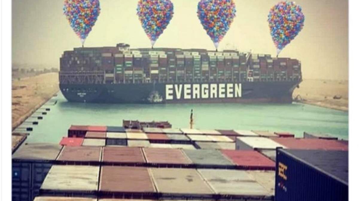 Пробки в Суэцком канале из-за контейнеровоза Ever Given: мемы и фотожабы Пробки в Суэцком канале из-за контейнеровоза Ever Given: мемы и фотожабы