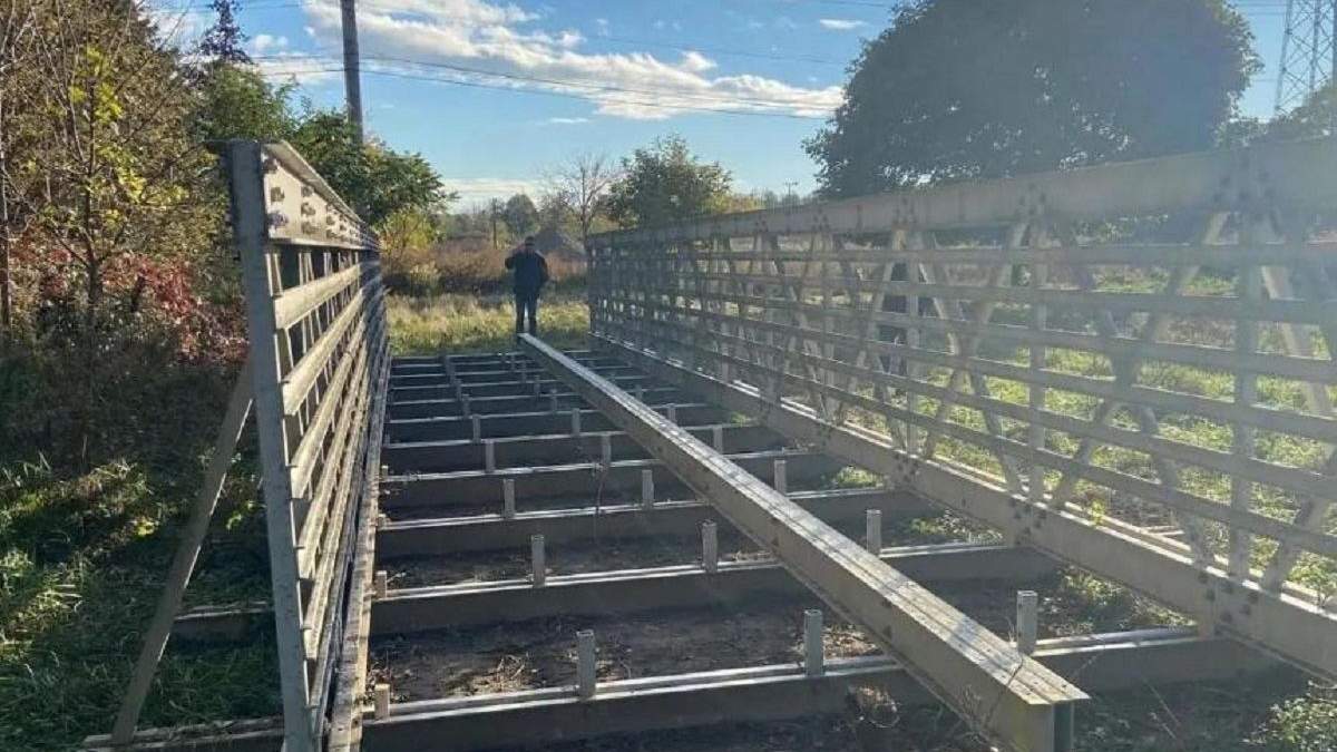 Понадобился подъемный кран: в американском штате украли 18-метровый мост
