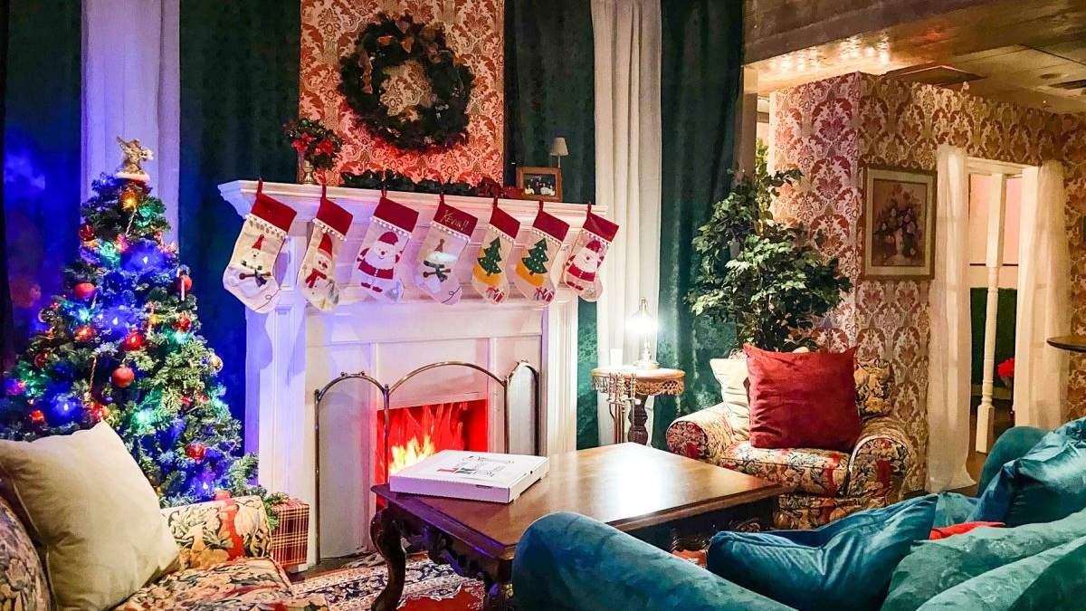 С декорациями и праздничным меню: в США появился бар в стиле фильма "Один дома" - Развлечения