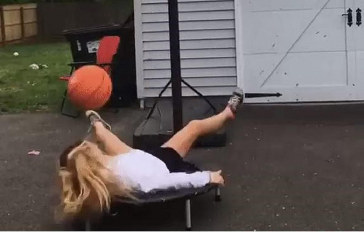 Смішно і боляче водночас: добірка епічних фейлів дівчат – відео Смішно і боляче водночас: добірка епічних фейлів дівчат – відео