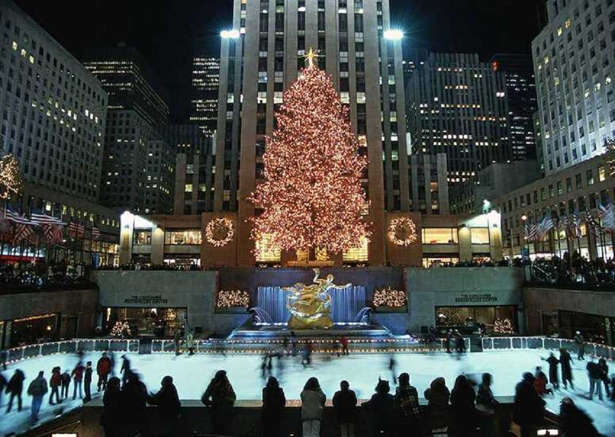 Какой год, такая и елка: почему нью-йоркцы высмеяли главное рождественское дерево города