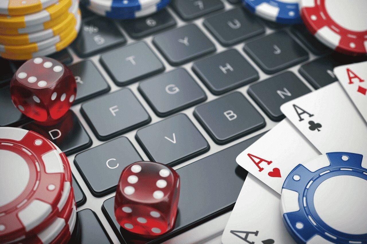 Чому онлайн-казино популярніші за офлайн: переваги та недоліки
