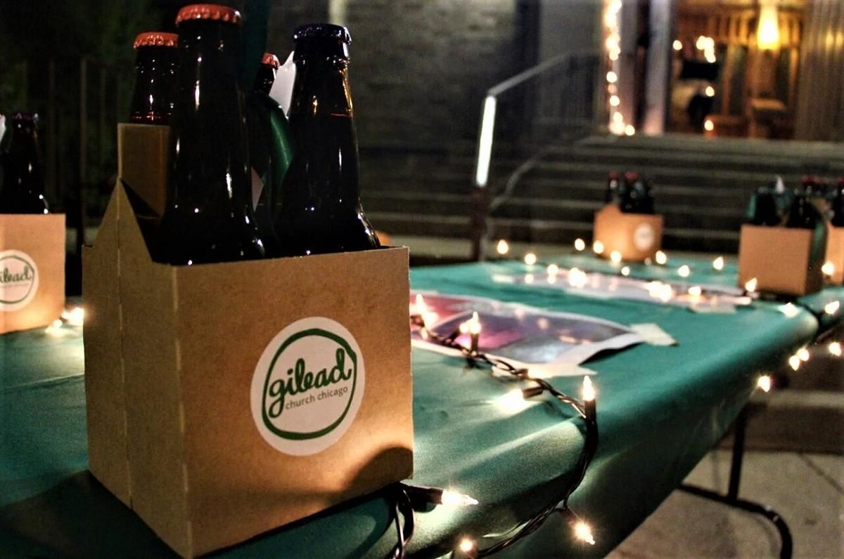 Різдвяне пиво: церква пригостила людей напоями власного виробництва замість святкових віночків Різдвяне пиво: церква пригостила людей напоями власного виробництва замість святкових віночків