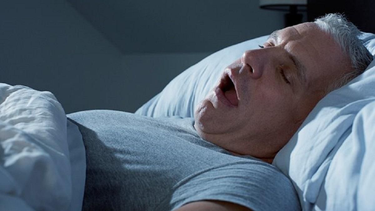 У Китаї диспетчер оповіщення заснув на пульті і все місто слухало його хропіння: відео У Китаї диспетчер оповіщення заснув на пульті і все місто слухало його хропіння: відео