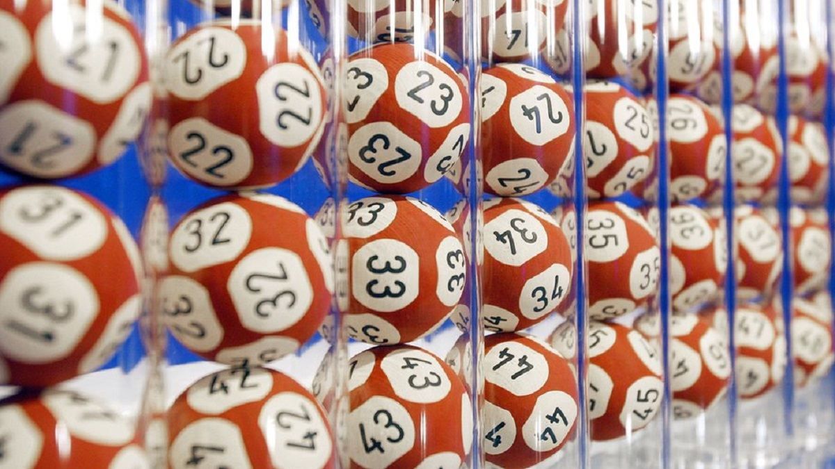 В ЮАР 20 людей стали миллионерами из-за банальной комбинации в лотереи: сколько они выиграли