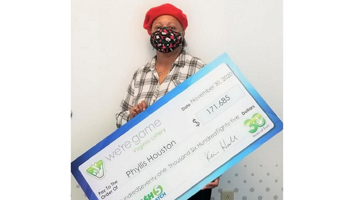 Різдвяне диво: американка поїхала за гірляндами для ялинки і зірвала джекпот Різдвяне диво: американка поїхала за гірляндами для ялинки і зірвала джекпот