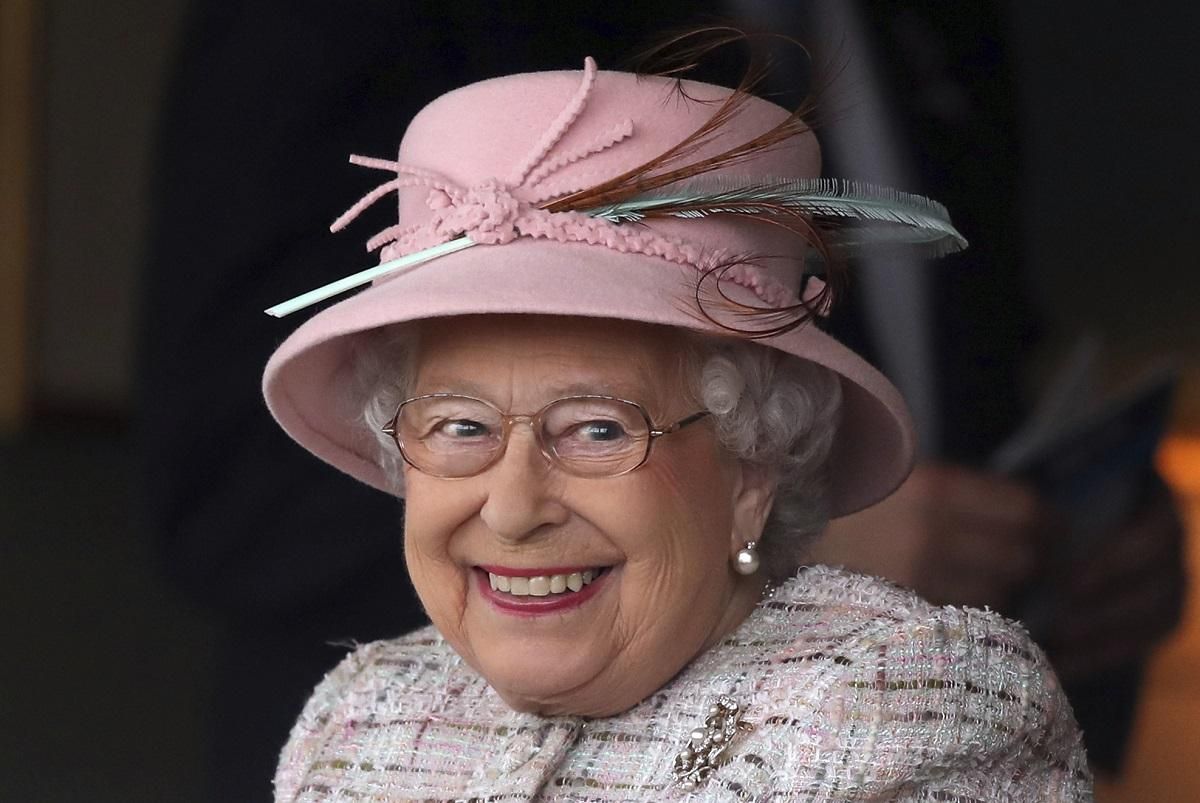 Хобі королеви Єлизавети II коштує мільйони фунтів: що вона колекціонує