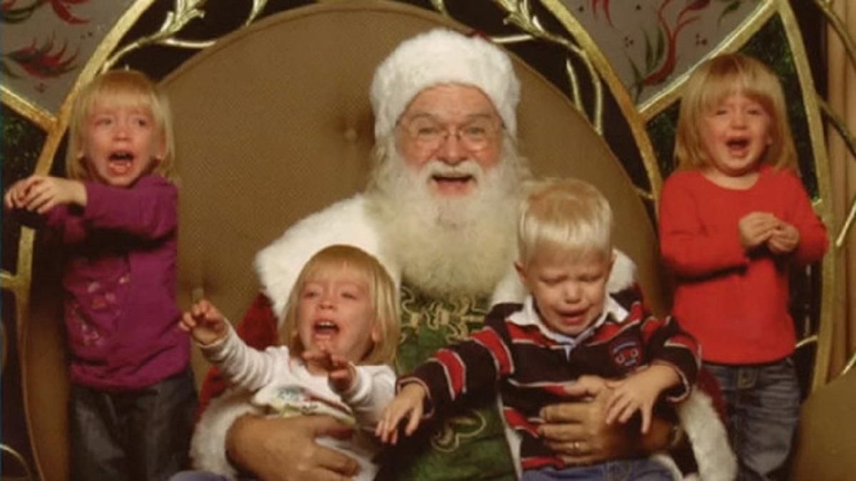 Заберите меня немедленно – подборка новогодних фотографий детей, которых напугал Санта-Клаус
