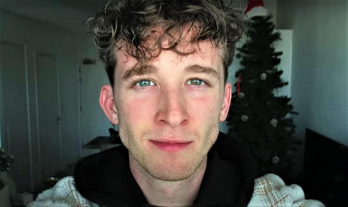 Британец ежедневно делал селфи в течение 10 лет: как он изменился – видео Британец ежедневно делал селфи в течение 10 лет: как он изменился – видео