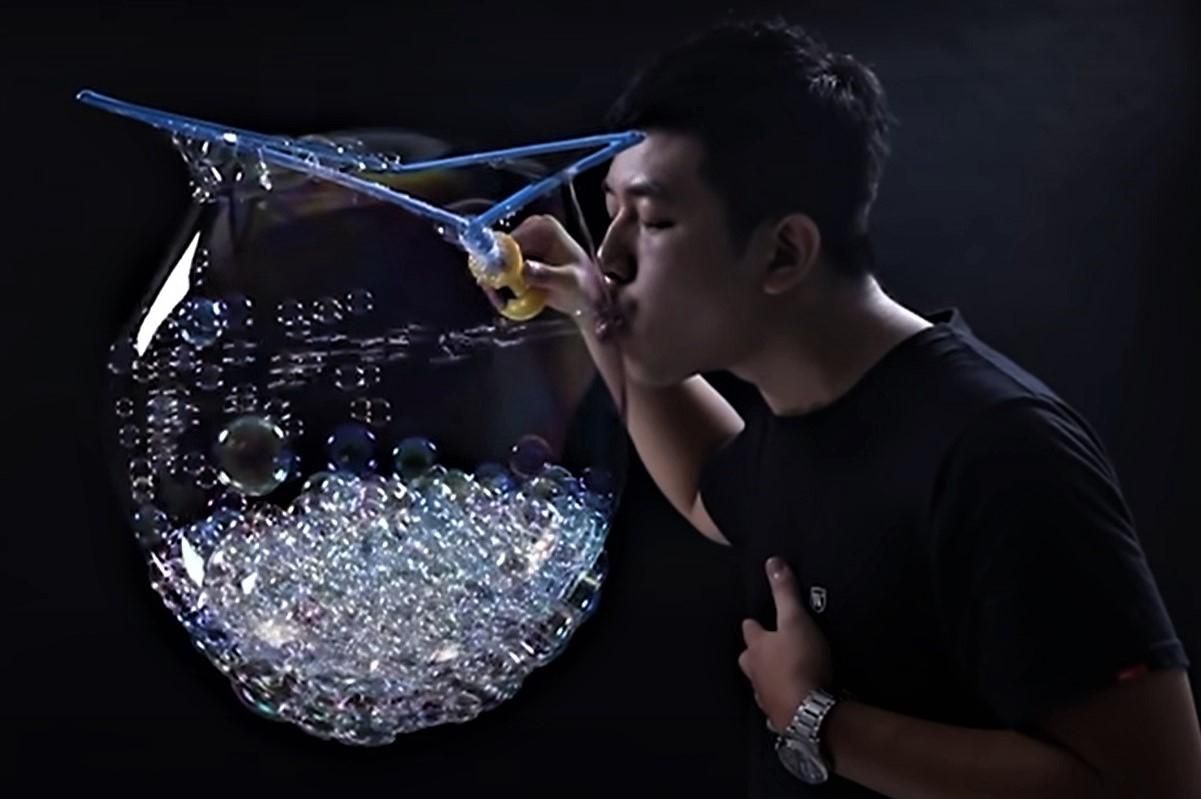 783 мыльных пузыря за минуту: тайванец установил рекорд и попал в Книгу Гиннесса – видео