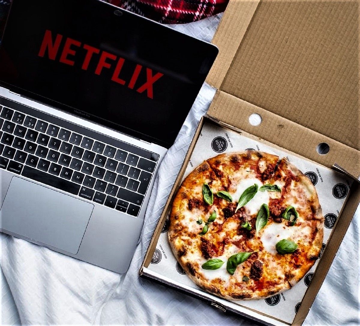 Смотреть Netflix, есть пиццу и зарабатывать: вакансия мечты для профессионального сериаломана
