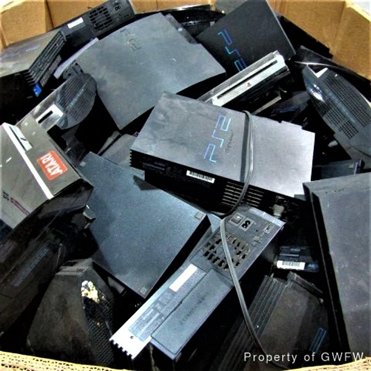 Консолі на вагу: на аукціоні продають коробку з купою приставок Sony PlayStation – яка ціна Консолі на вагу: на аукціоні продають коробку з купою приставок Sony PlayStation – яка ціна