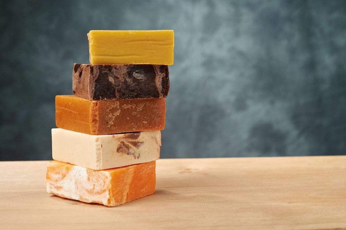 Ще один рекорд: друзі побудували найвищу у світі вежу зі шматків мила – відео Ще один рекорд: друзі побудували найвищу у світі вежу зі шматків мила – відео