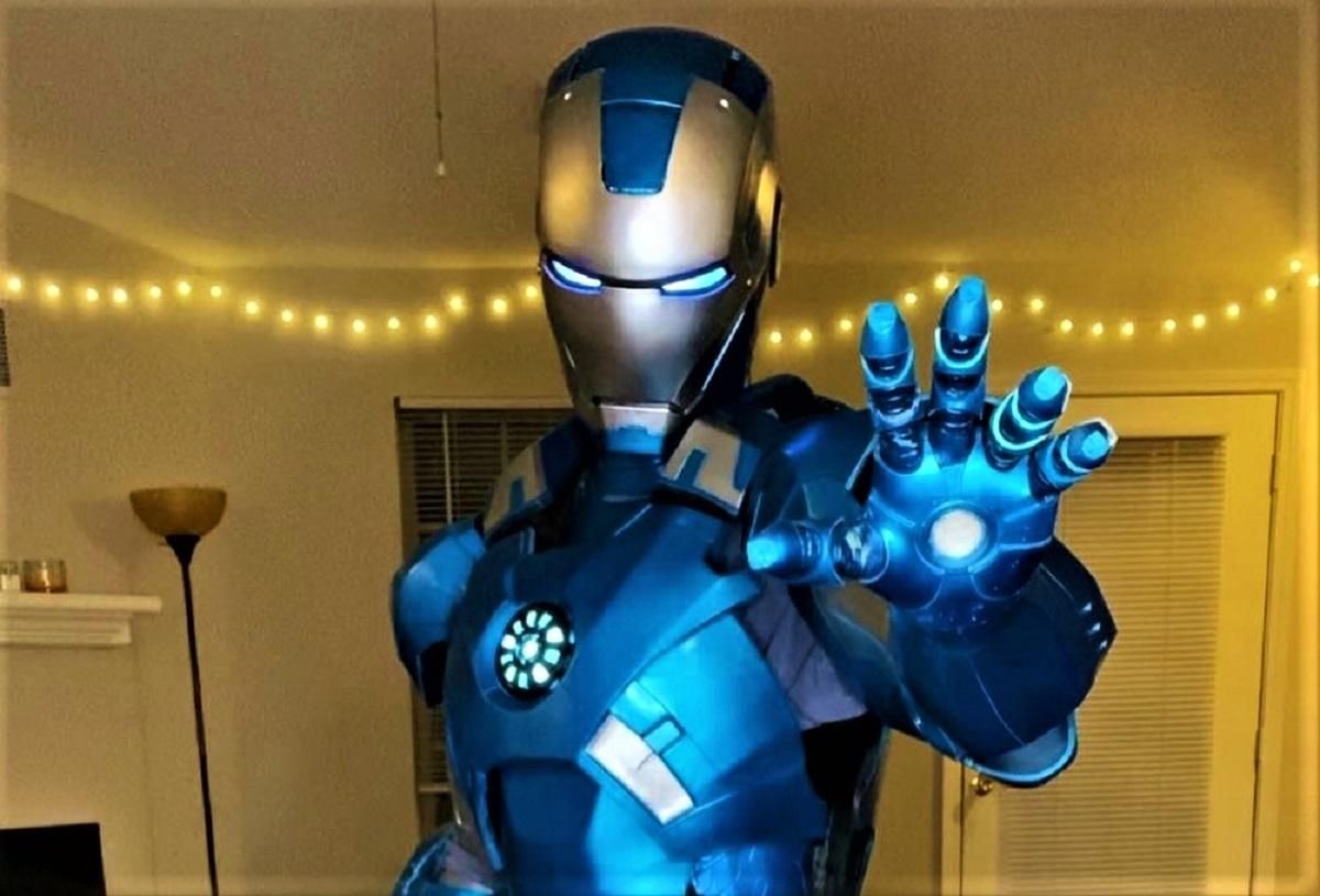 Девушка создала реалистичный костюм Железного человека и стала популярной в тиктоке: видео Девушка создала реалистичный костюм Железного человека и стала популярной в тиктоке: видео