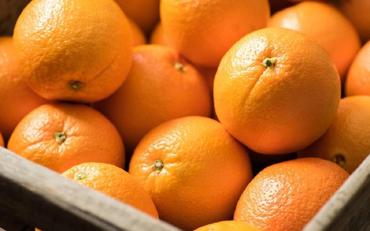 Мужчины сьели 30 килограммов апельсинов за 30 минут 