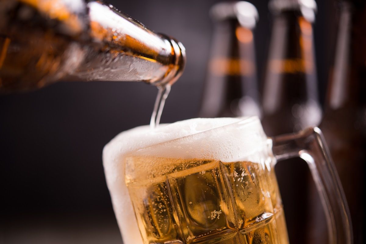Британские пабы из-за пандемии вылили 50 миллионов литров пива: сколько они потеряли 