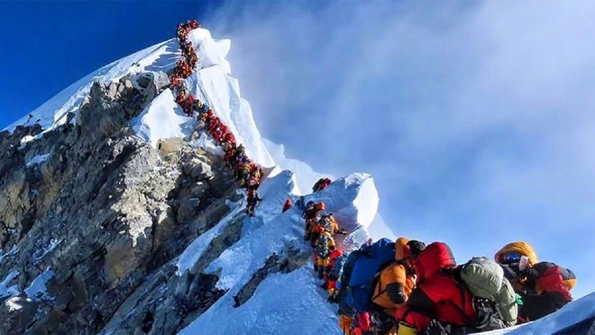 Двоє альпіністів підробили фото та збрехали про підкорення Евересту: чим це їм загрожує