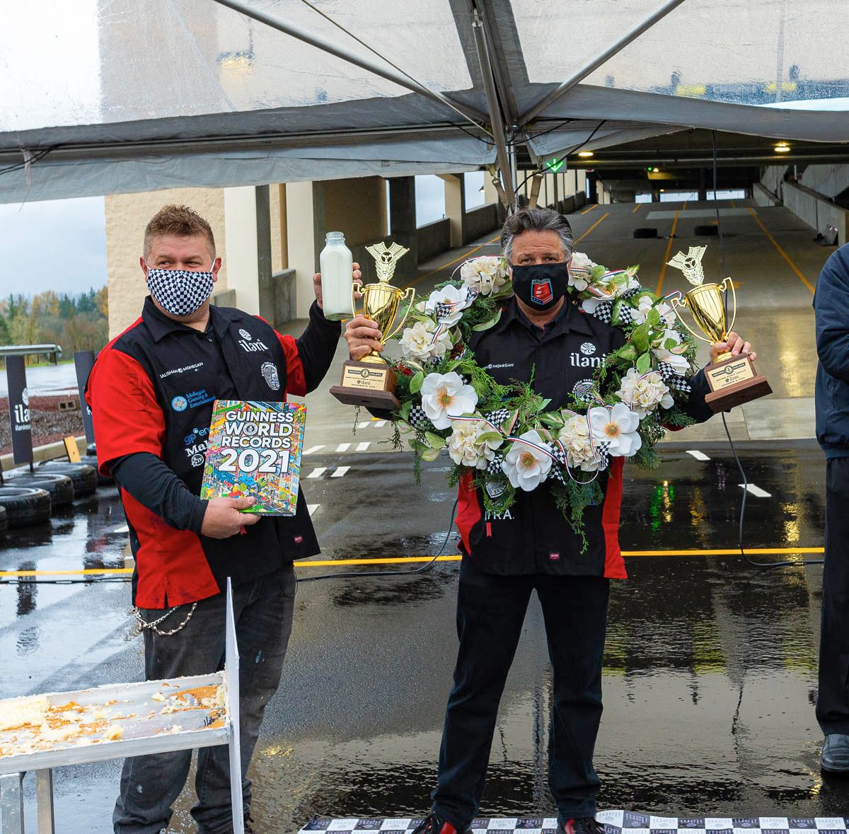 Водій Формули-1 встановив два рекорди Гіннеса на їстівному гоночному автомобілі: відео Водій Формули-1 встановив два рекорди Гіннеса на їстівному гоночному автомобілі: відео