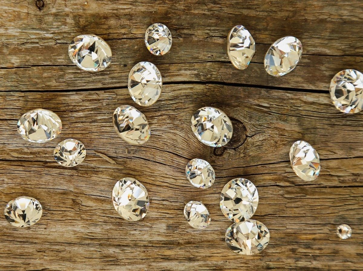 Адміністрація супермаркету розшукує чоловіка, який загубив діаманти: вони коштують 50 тисяч євро Адміністрація супермаркету розшукує чоловіка, який загубив діаманти: вони коштують 50 тисяч євро