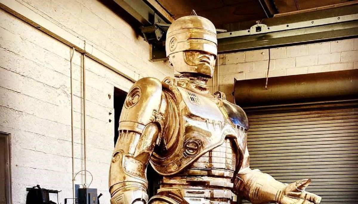 В Детройте закончили бронзовую статую Робокопа, на создание которой ушло 10 лет В Детройте закончили бронзовую статую Робокопа, на создание которой ушло 10 лет
