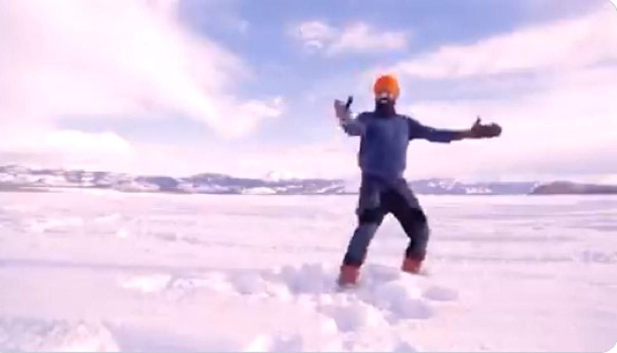 Канадец отпраздновал вакцинацию от Covid-19: танец на замерзшем озере, который стал вирусным