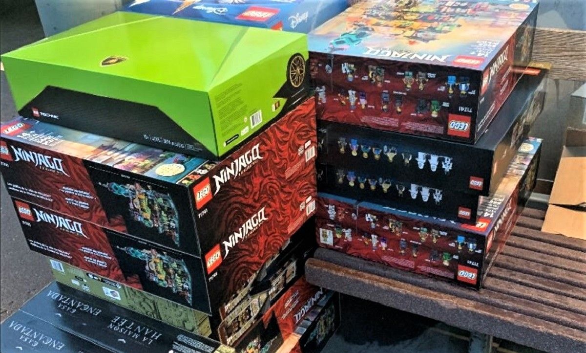 Мужчина украл 25 наборов Lego