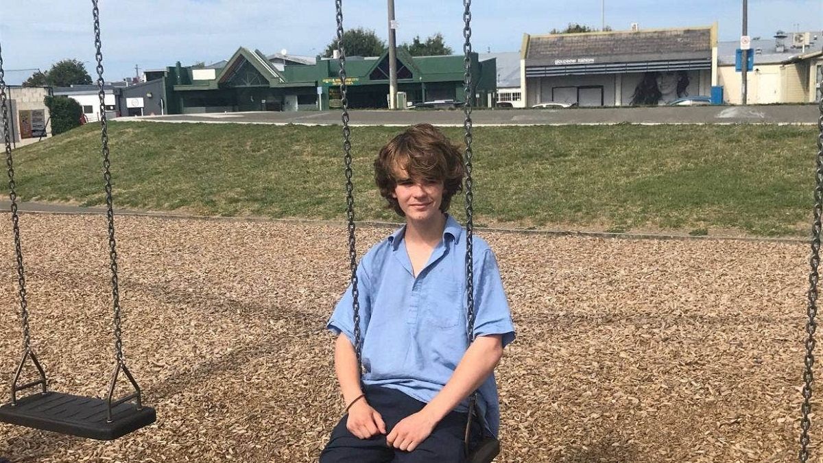 Парень катался на качелях 36 часов Парень катался на качелях 36 часов