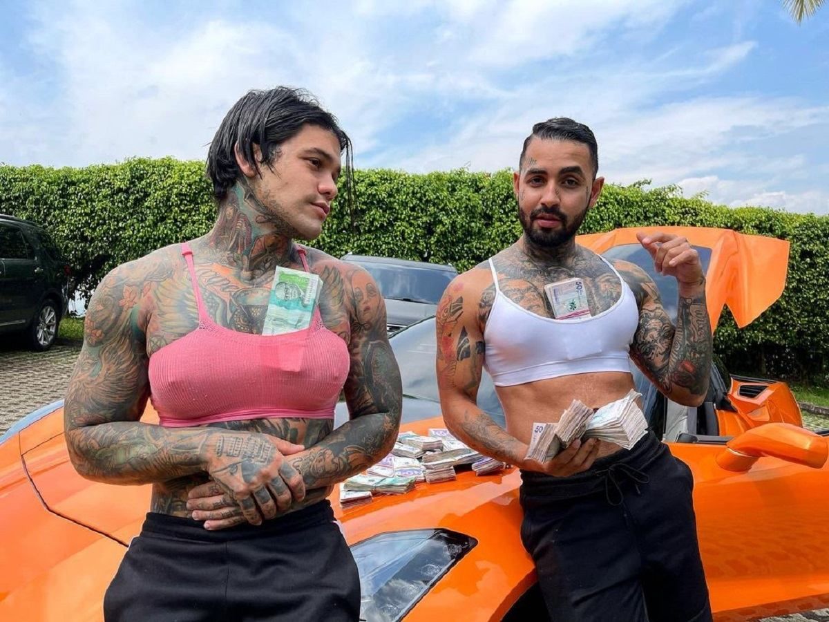 Чоловіки збільшили собі груди Чоловіки збільшили собі груди