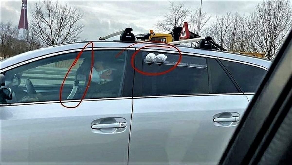 Інструктор у масці аквалангіста Інструктор у масці аквалангіста