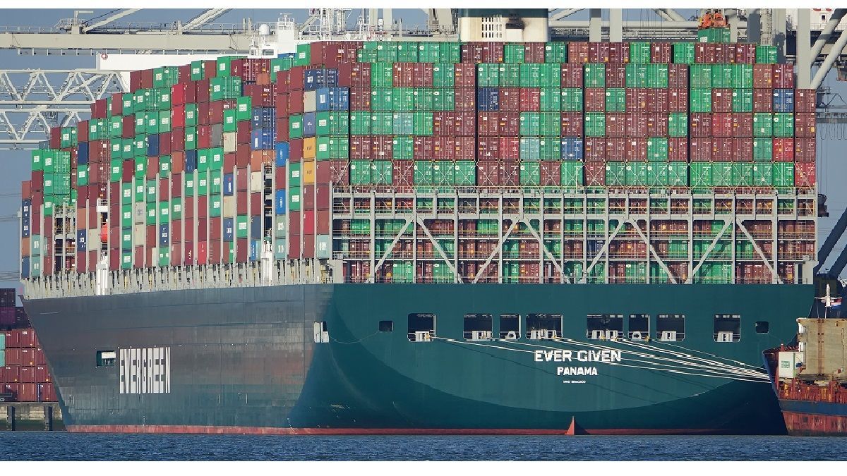 Освободили ли Суэцкий канал от контейнеровоза Ever Given: сайт, отвечающий на этот вопрос