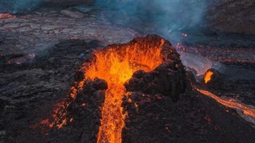 Фотограф спалив свій дрон у жерлі вулкана Фаградалсф'яль заради неймовірних кадрів: відео
