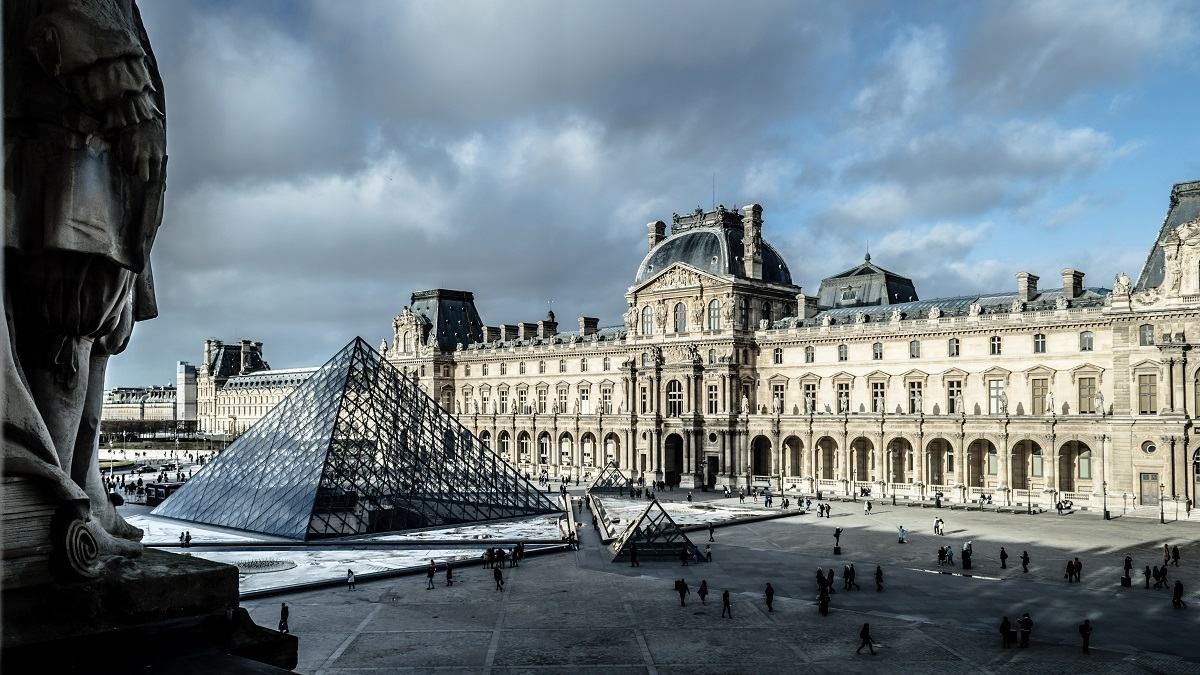 Лувр оцифровал более 480 тысяч экспонатов: произведения искусства можно просматривать бесплатно