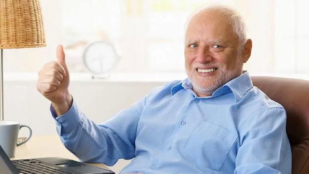 Мем "Гарольд, скрывающий боль" использовали для призыва к вакцинации против COVID-19 Мем "Гарольд, скрывающий боль" использовали для призыва к вакцинации против COVID-19