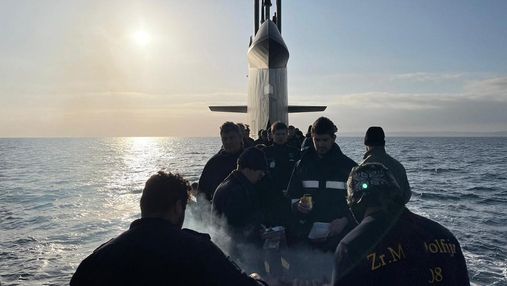 Моряки влаштували барбекю на підводному човні: вони відпочивали та смажили шашлики