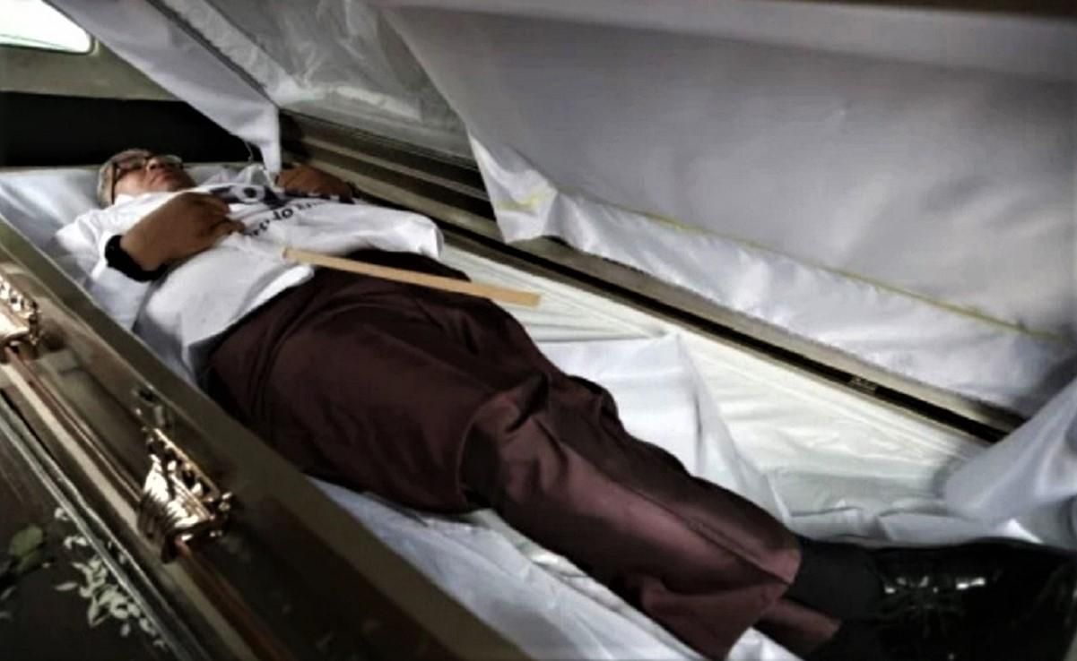 Інсценізація похорону для передвиборчої кампанії Інсценізація похорону для передвиборчої кампанії