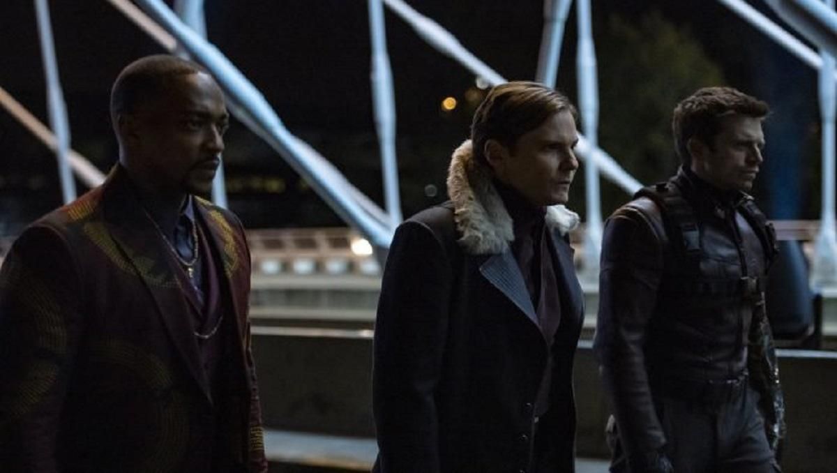 Не тільки трясе кулаками – ще й плескає в долоні: Marvel випустила годинну версію танців Земо Не тільки трясе кулаками – ще й плескає в долоні: Marvel випустила годинну версію танців Земо