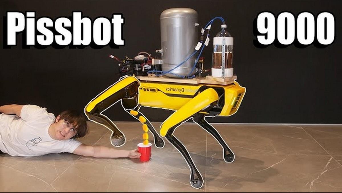 Робота-собаку Boston Dynamics научили "мочиться" пивом Робота-собаку Boston Dynamics научили "мочиться" пивом