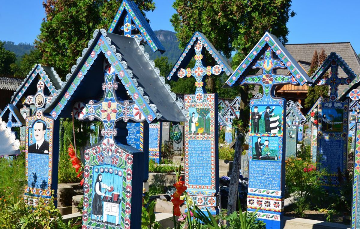 Уникальное Веселое кладбище Сапанте в Румынии Уникальное Веселое кладбище Сапанте в Румынии