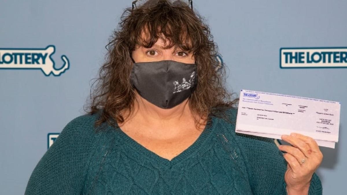Женщине вернули лотерейный билет на 1 миллион долларов Женщине вернули лотерейный билет на 1 миллион долларов