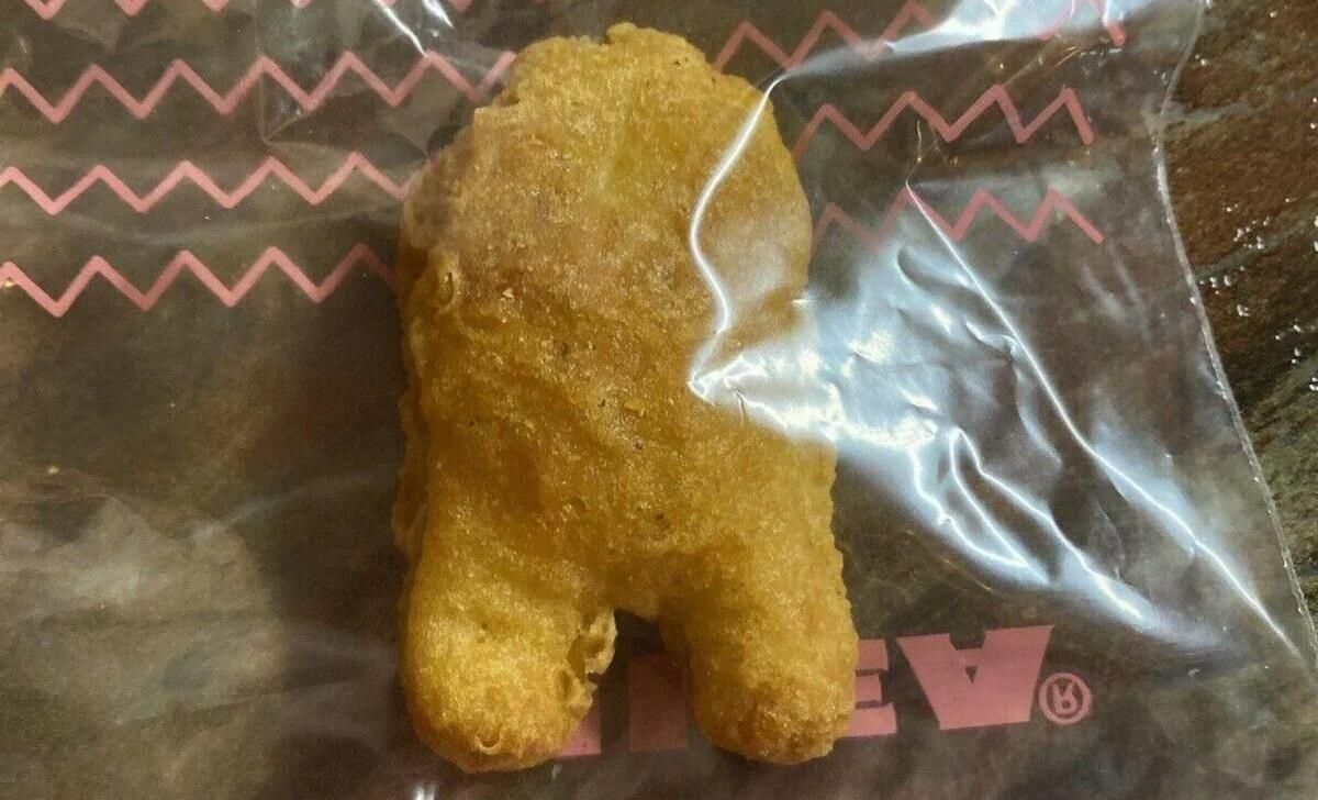 На Ebay розпочався аукціон за нагетс з McDonald's у формі героя відомої гри Among Us: яка ціна На Ebay розпочався аукціон за нагетс з McDonald's у формі героя відомої гри Among Us: яка ціна