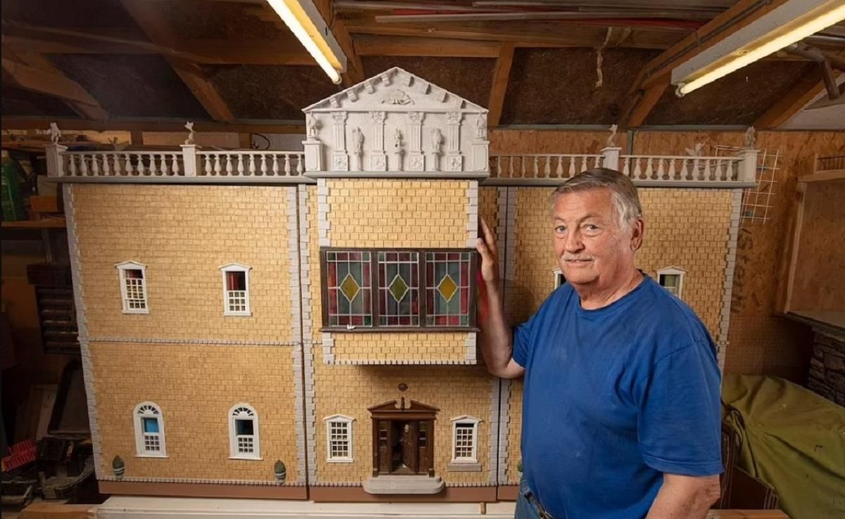 Лен Мартин 26 лет создавал домик для кукол