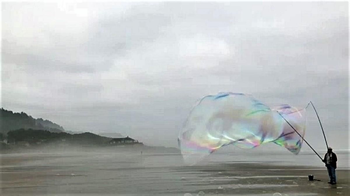 Огромный мыльный пузырь в Орегоне