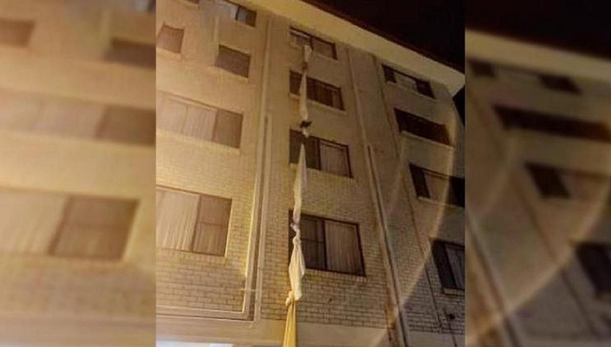 Втеча з карантину: чоловік втік через вікно 4-го поверху готелю, зв'язавши разом простирадла