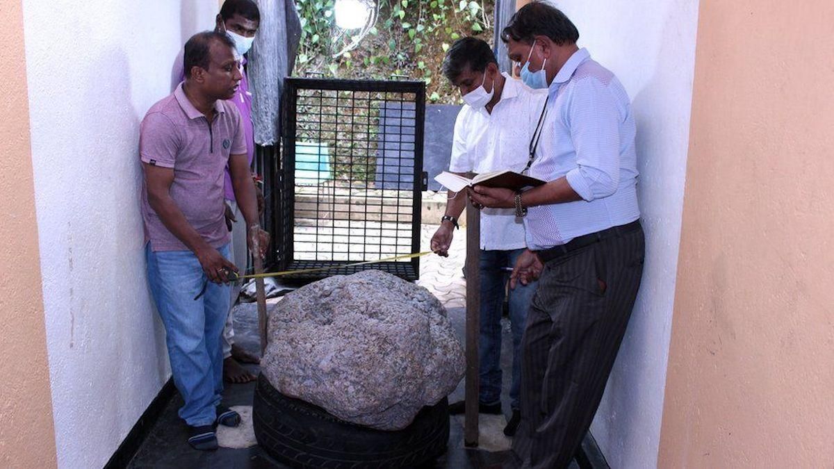 На Шрі-Ланці випадково знайшли півтонни сапфірів