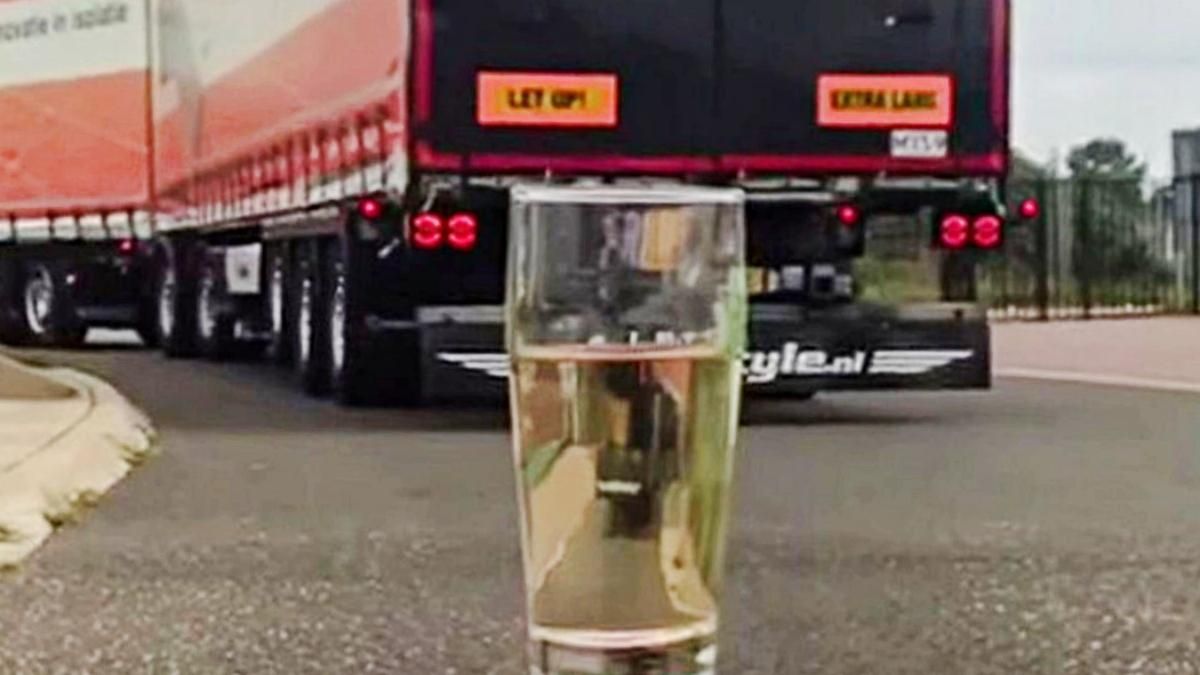 Далекобійник виконав трюк із чайним пакетиком Далекобійник виконав трюк із чайним пакетиком