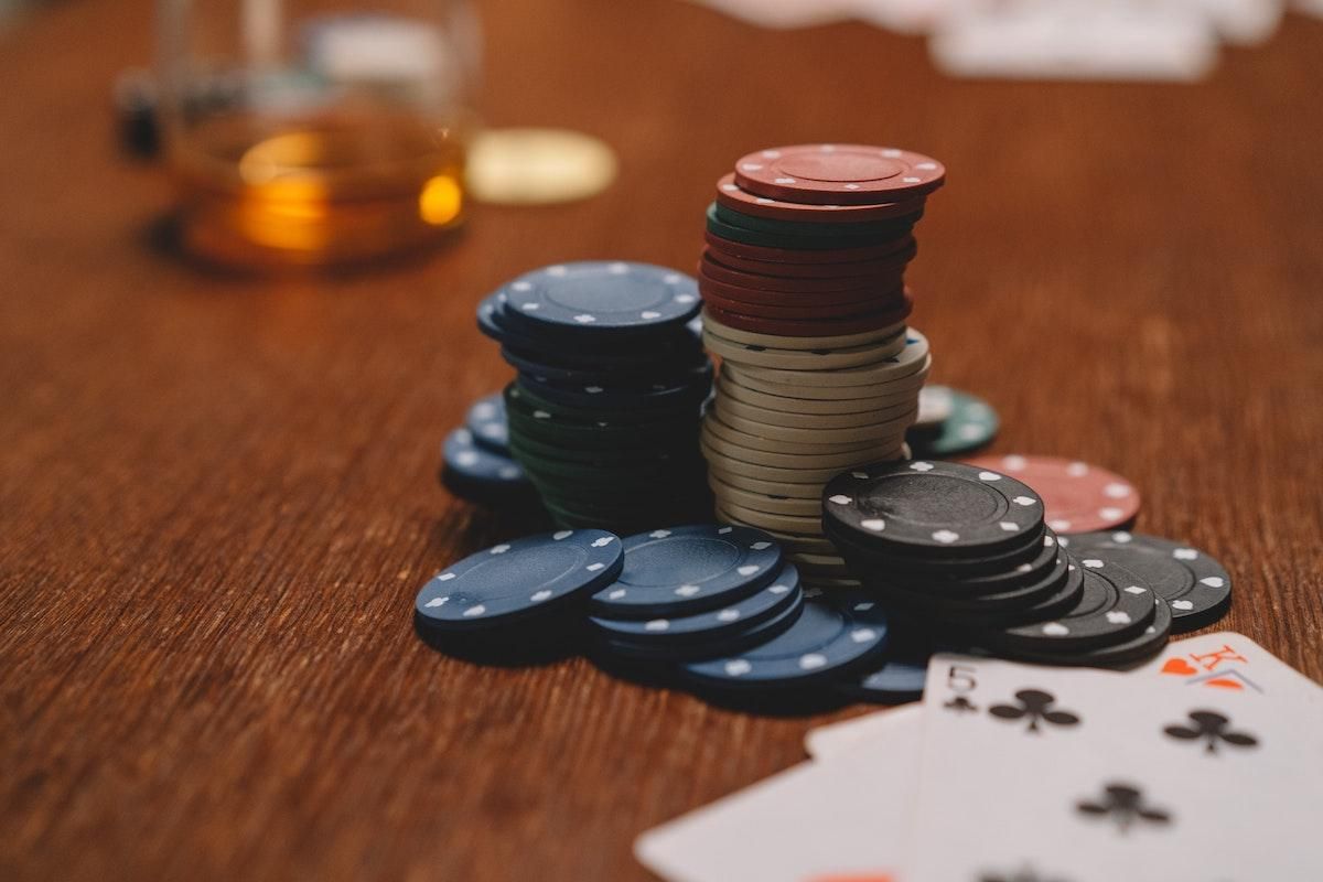 Валюта казино и традиционный символ: что нужно знать об игральных фишках - Развлечения