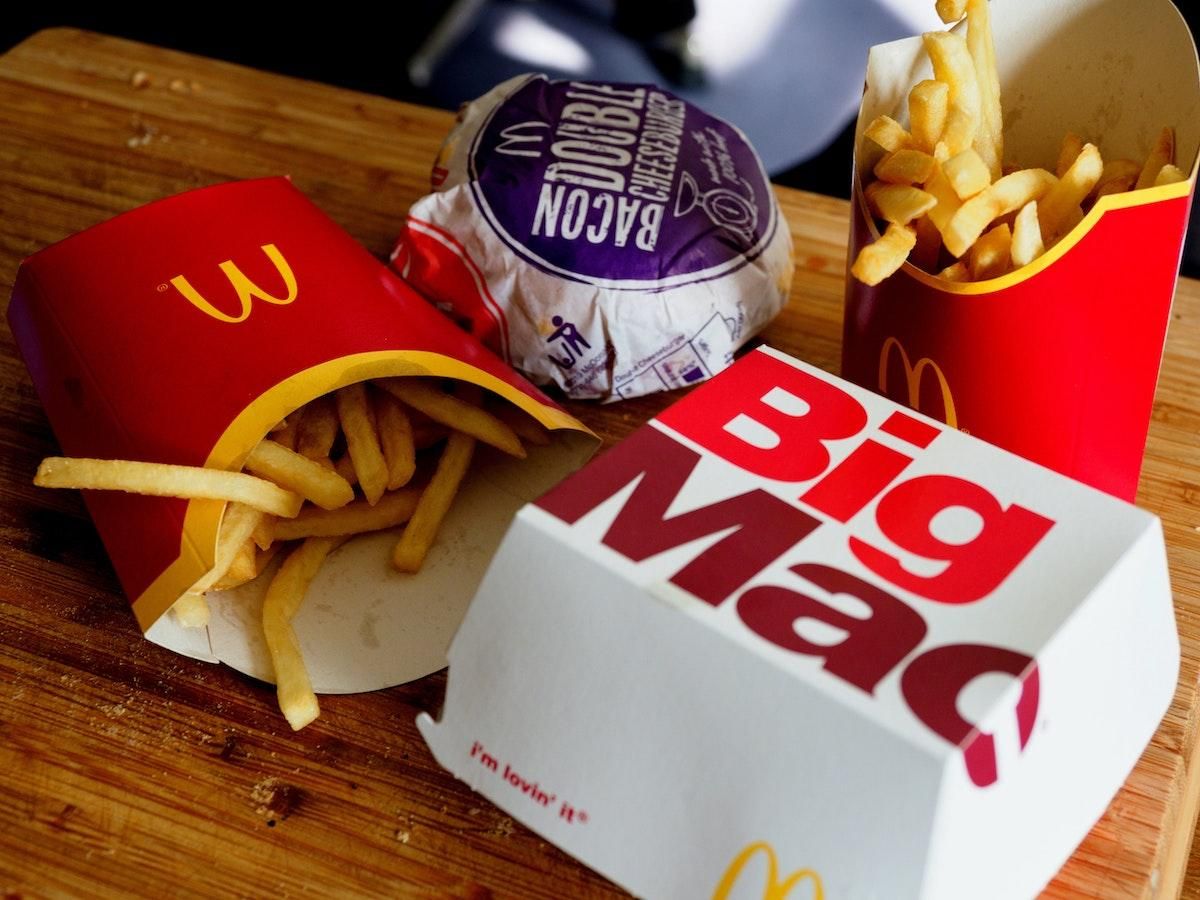 Заказ в McDonald's на 2500 долларов Заказ в McDonald's на 2500 долларов