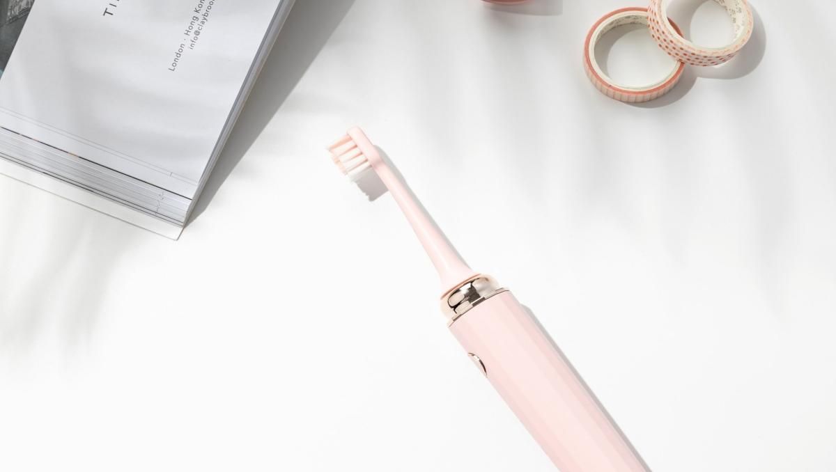 Шипуча кобра виявилася зубною щіткою Шипуча кобра виявилася зубною щіткою